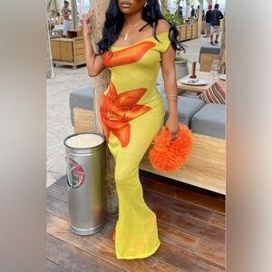 Maxi Dress Has stretch

Fits true to size

Model wearing a size medium